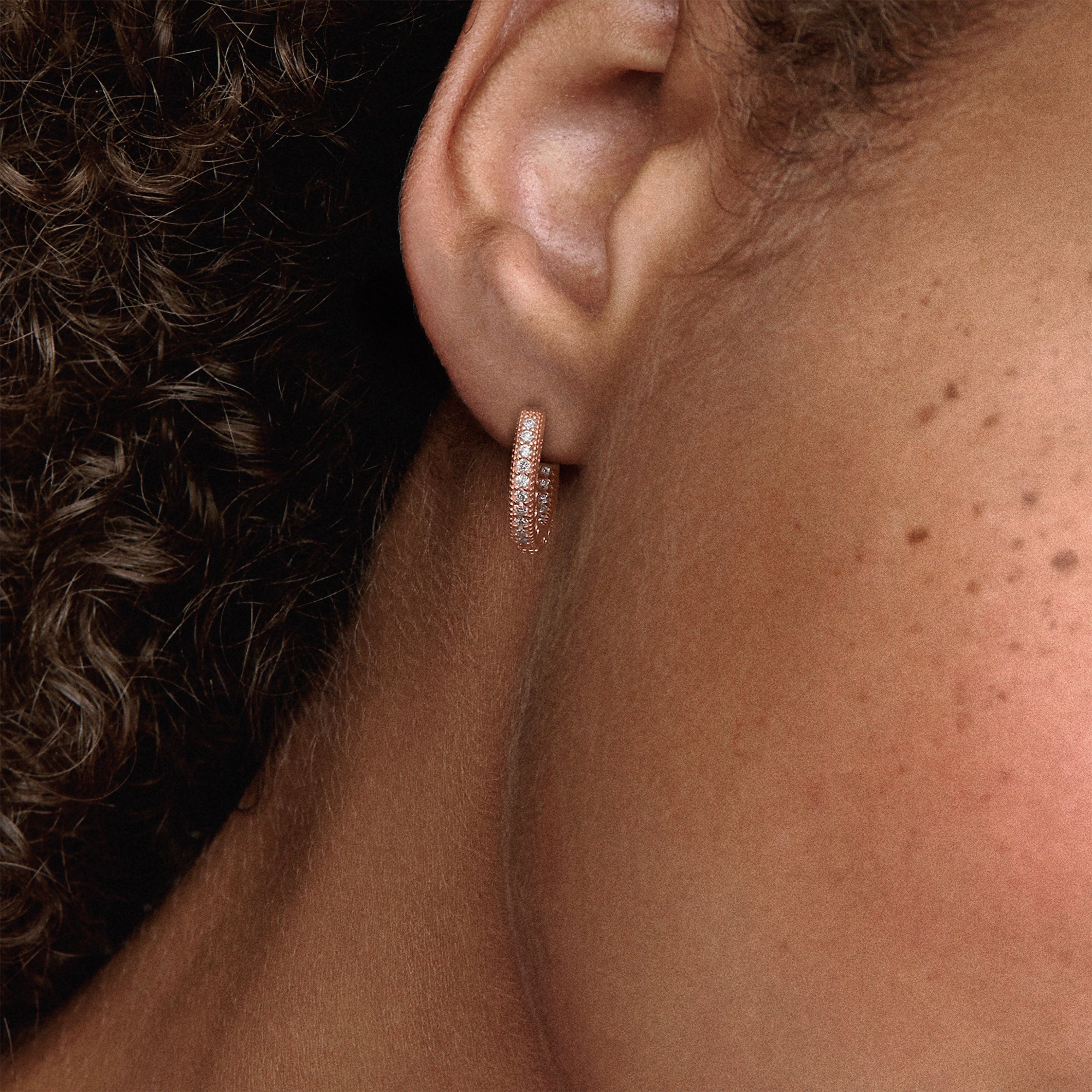 Pav¨¦ Heart Hoop Earrings