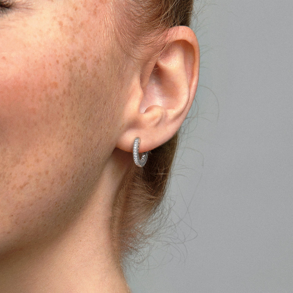 Pav¨¦ Heart Hoop Earrings