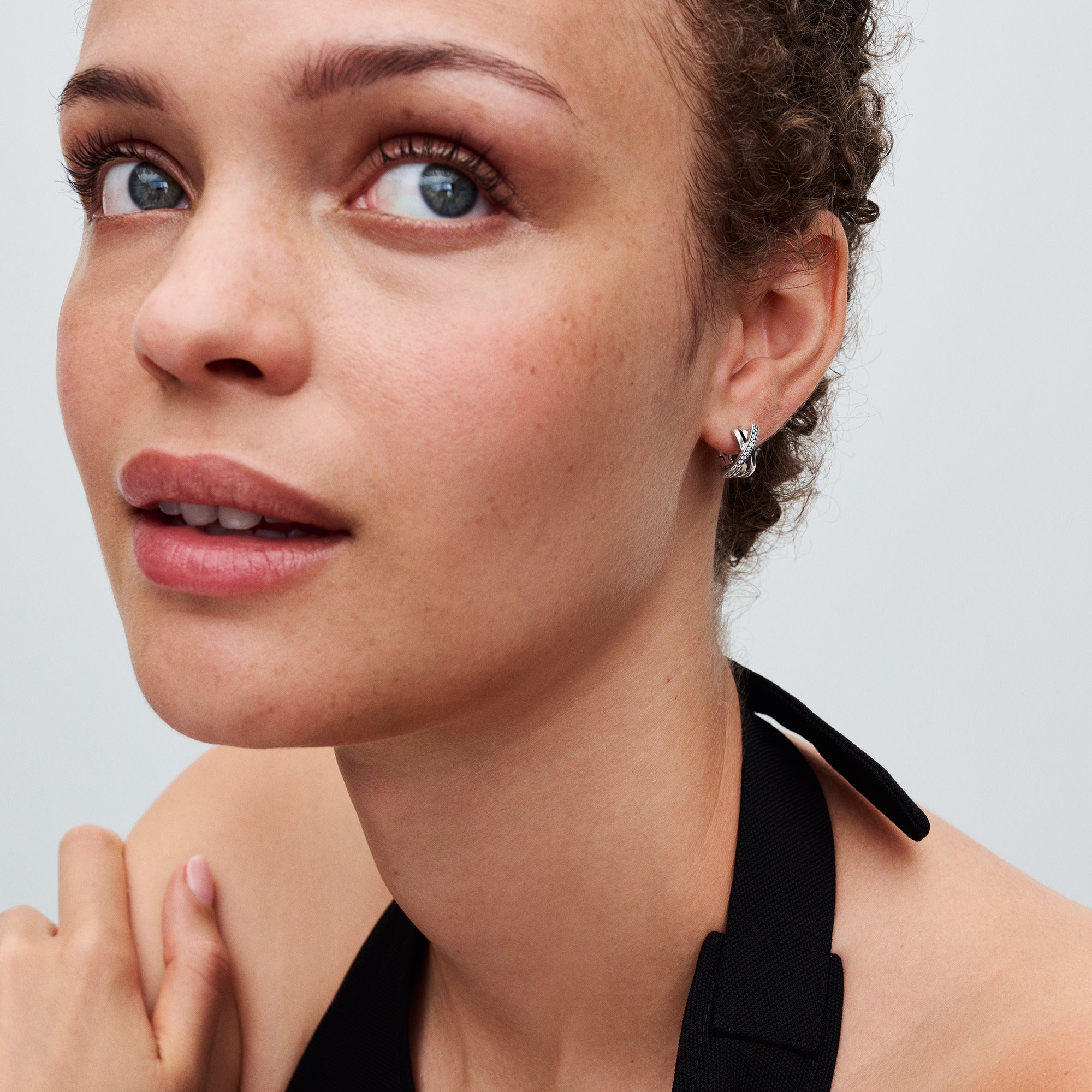 Crossover Pav¨¦ Hoop Earrings