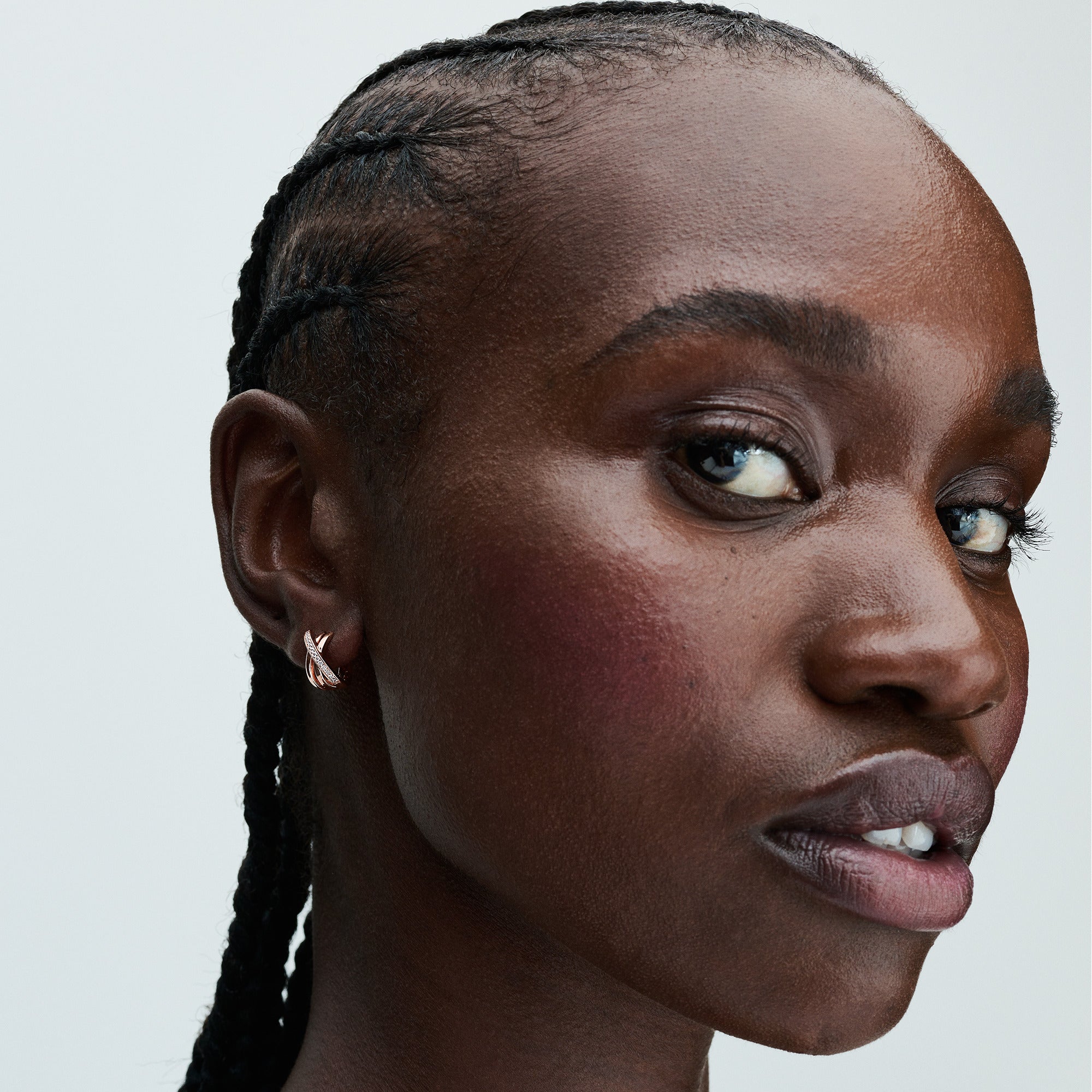 Crossover Pav¨¦ Hoop Earrings