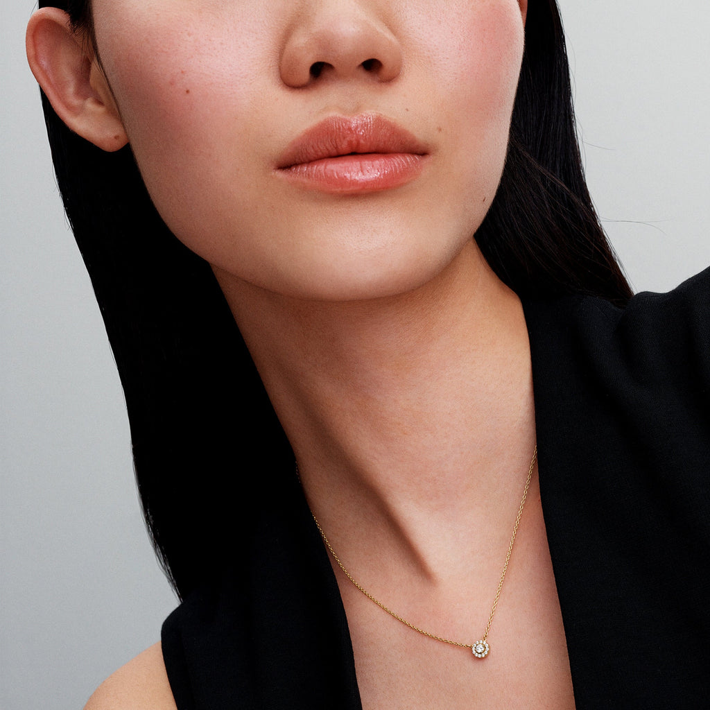 Round Pav¨¦ Halo Pendant Necklace