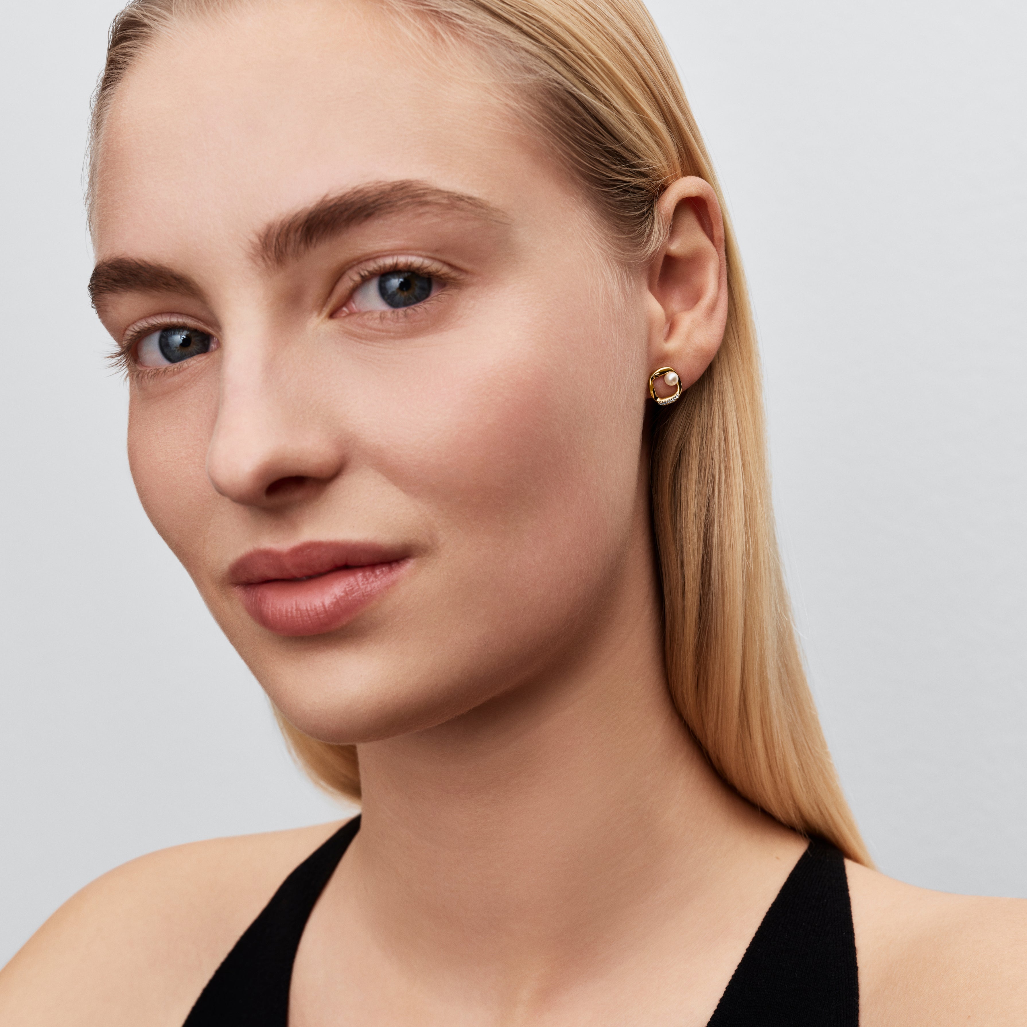 Organically Shaped Pav¨¦ Circle & Treated Freshwater Cultured Pearl Stud Earrings